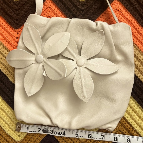 Beautiful Vintage NEVER USED Sonia Rykiel Cream Leather Purse w/Floral Appliqué - Picture 2 of 9